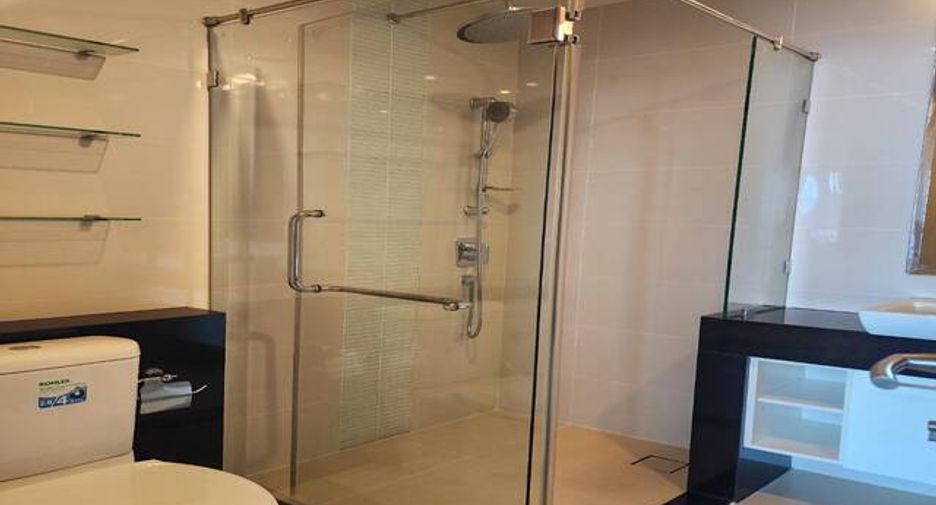 For rent 2 bedrooms condo in Yan Nawa, Bangkok