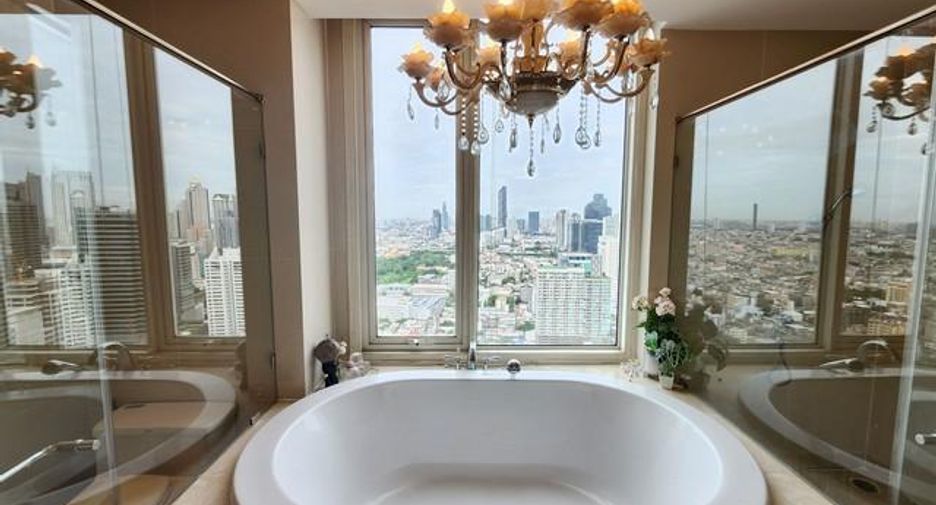 For rent 3 bedrooms condo in Sathon, Bangkok