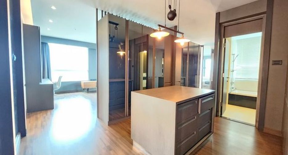 For rent and for sale 3 bedrooms condo in Yan Nawa, Bangkok