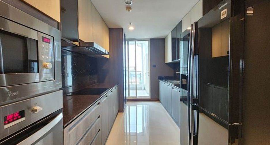 For rent and for sale 3 bedrooms condo in Yan Nawa, Bangkok