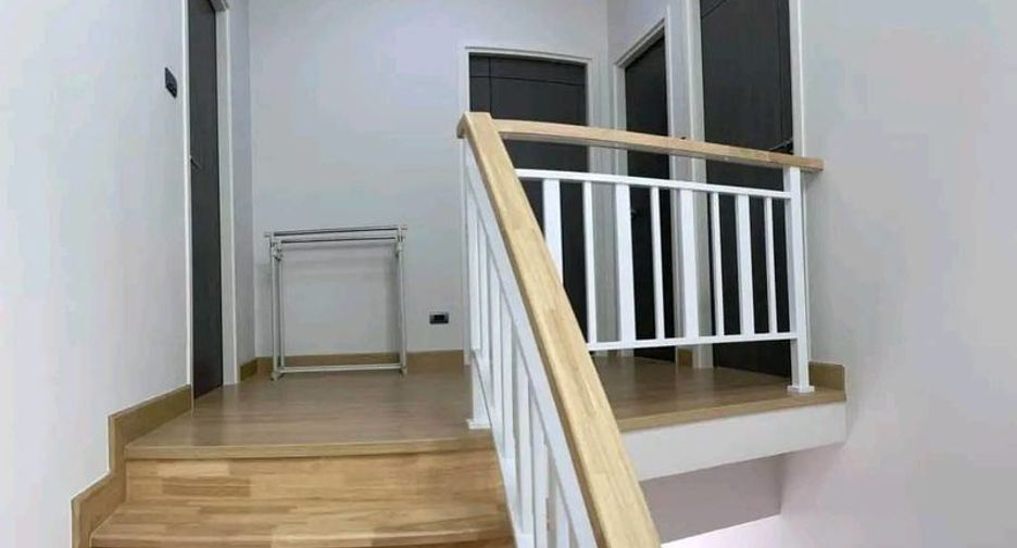 For rent 3 bedrooms house in Saraphi, Chiang Mai