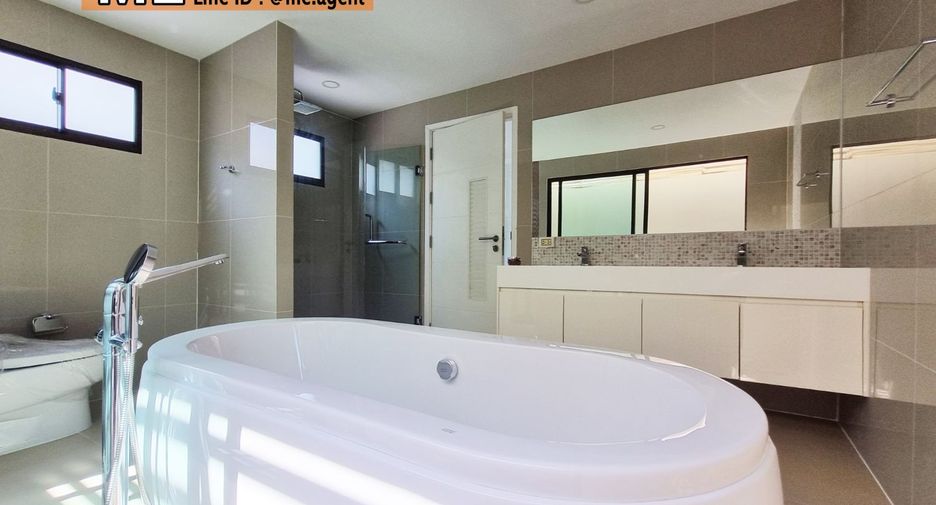 For sale 4 bedrooms house in Suan Luang, Bangkok