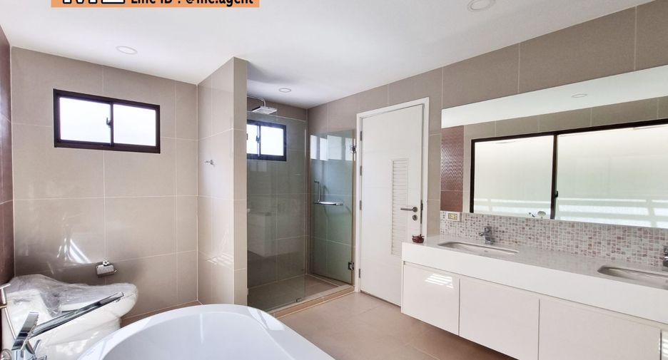 For sale 4 bedrooms house in Suan Luang, Bangkok