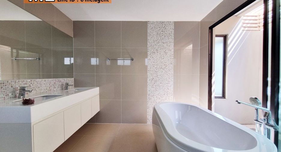 For sale 4 bedrooms house in Suan Luang, Bangkok