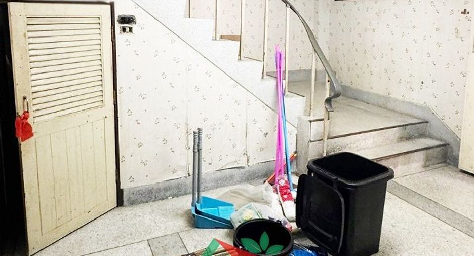 For sale 4 bedrooms retail Space in Bangkok Yai, Bangkok