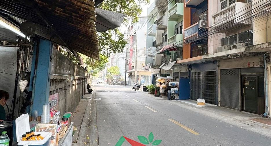 For sale 4 bedrooms retail Space in Bangkok Yai, Bangkok
