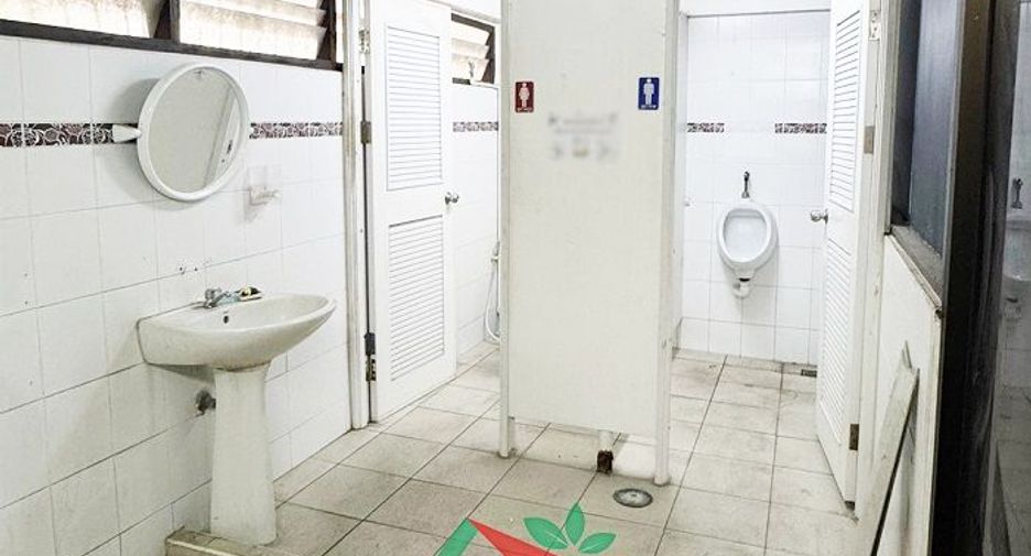 For sale 4 bedrooms retail Space in Bangkok Yai, Bangkok