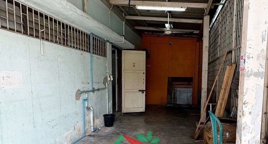 For sale 4 bedrooms retail Space in Bangkok Yai, Bangkok