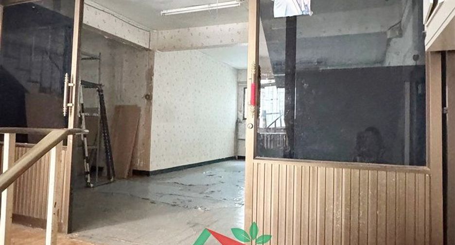 For sale 4 bedrooms retail Space in Bangkok Yai, Bangkok