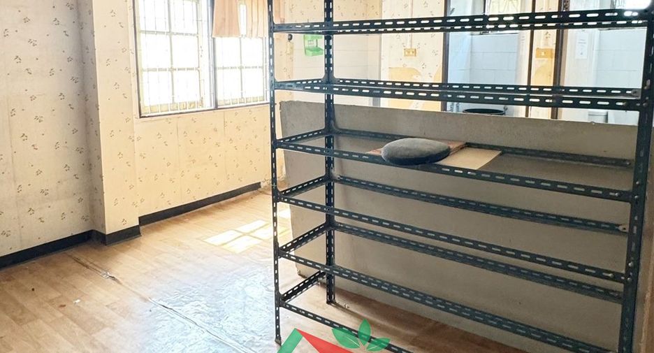 For sale 4 bedrooms retail Space in Bangkok Yai, Bangkok