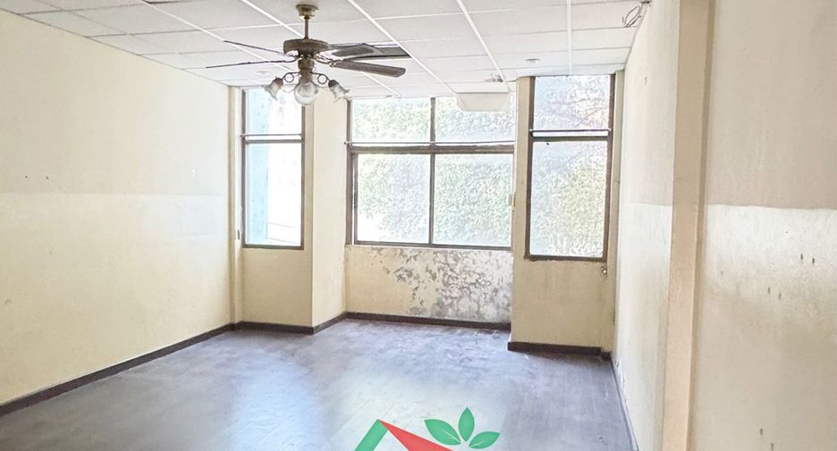For sale 4 bedrooms retail Space in Bangkok Yai, Bangkok
