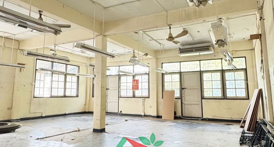 For sale 4 bedrooms retail Space in Bangkok Yai, Bangkok