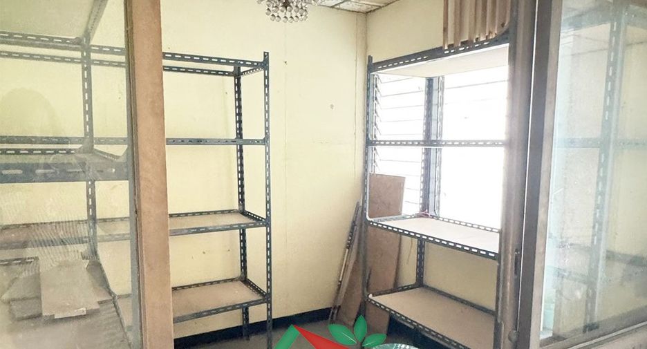 For sale 4 bedrooms retail Space in Bangkok Yai, Bangkok