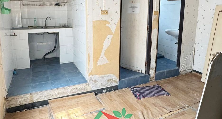 For sale 4 bedrooms retail Space in Bangkok Yai, Bangkok