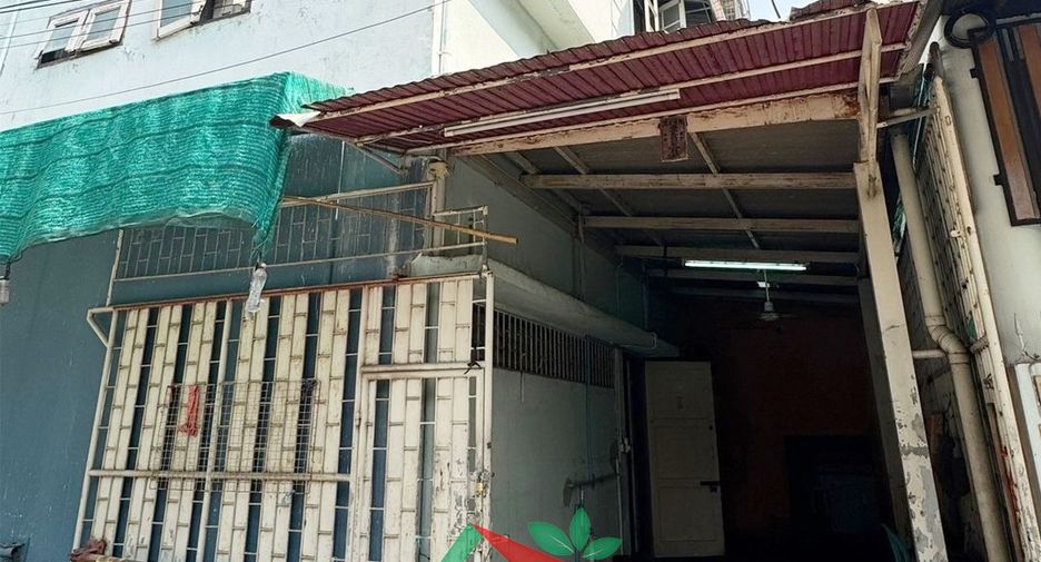 For sale 4 bedrooms retail Space in Bangkok Yai, Bangkok