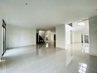 For sale 5 Beds house in Lat Krabang, Bangkok