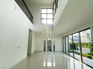 For sale 5 Beds house in Lat Krabang, Bangkok