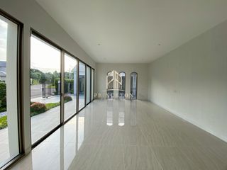 For sale 5 Beds house in Lat Krabang, Bangkok