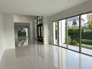 For sale 5 Beds house in Lat Krabang, Bangkok