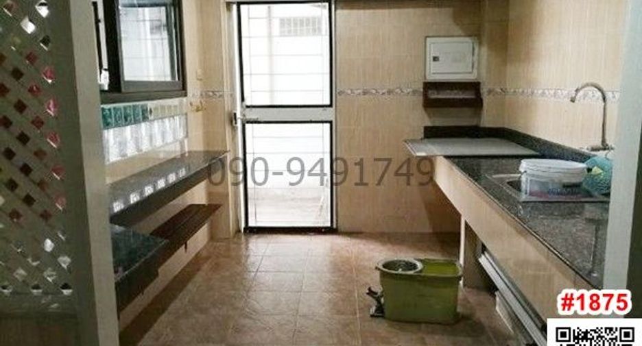 For rent 3 bedrooms condo in Wang Thonglang, Bangkok