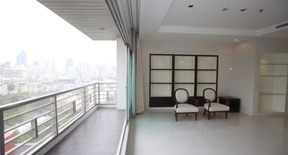 For rent 4 bedrooms condo in Pathum Wan, Bangkok