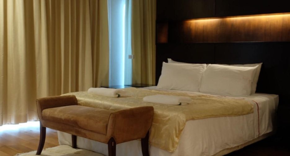 For rent 4 bedrooms condo in Pathum Wan, Bangkok