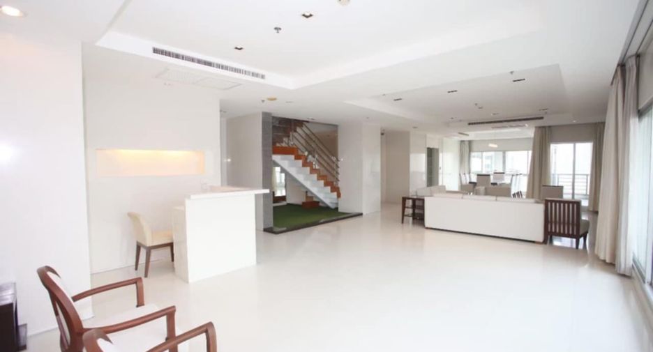 For rent 4 bedrooms condo in Pathum Wan, Bangkok