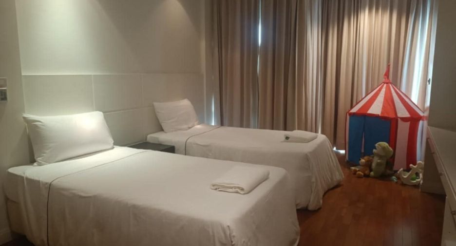For rent 4 bedrooms condo in Pathum Wan, Bangkok