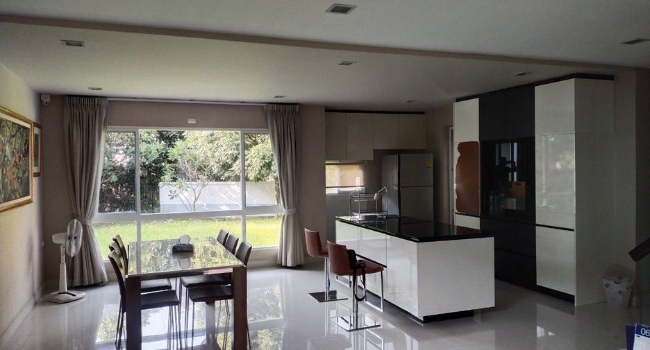 For sale 4 bedrooms house in Mueang Chiang Mai, Chiang Mai