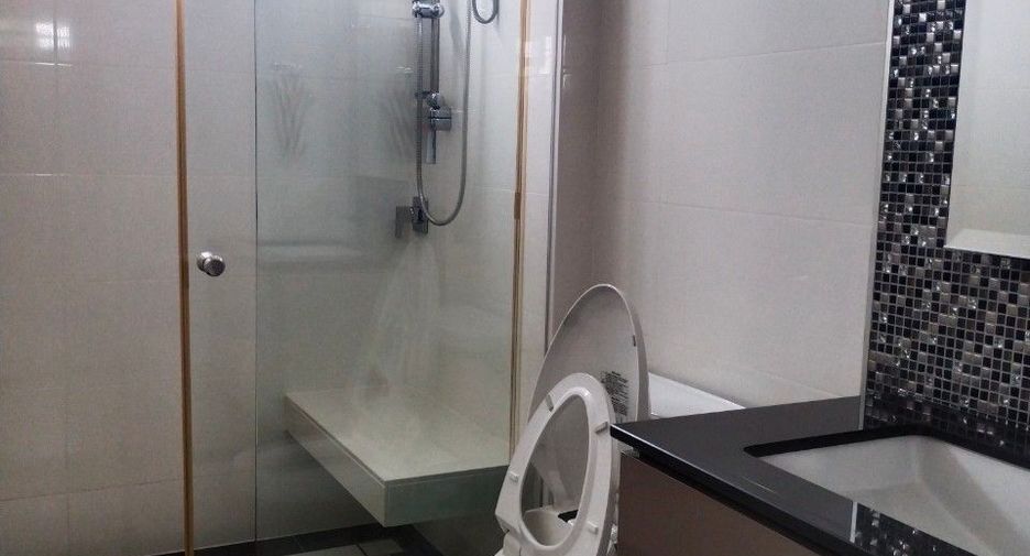 For sale 4 bedrooms house in Mueang Chiang Mai, Chiang Mai