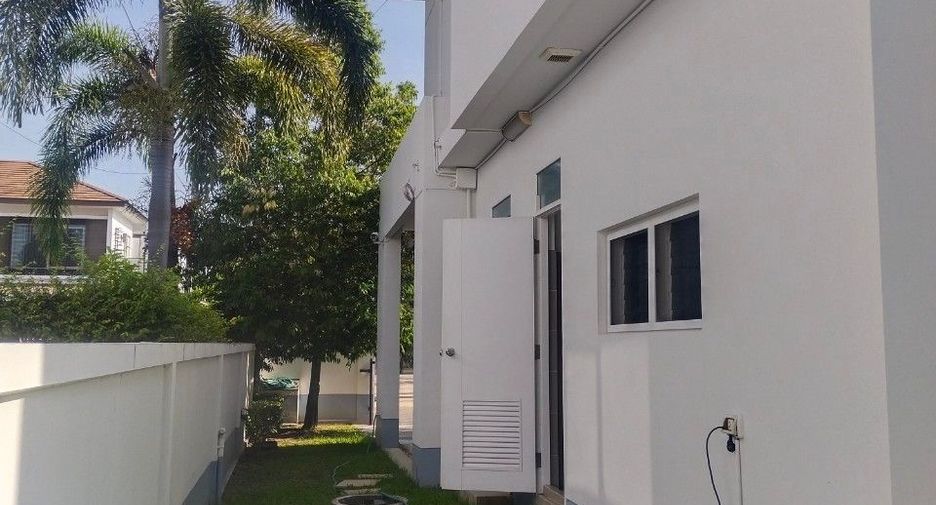 For sale 4 bedrooms house in Mueang Chiang Mai, Chiang Mai