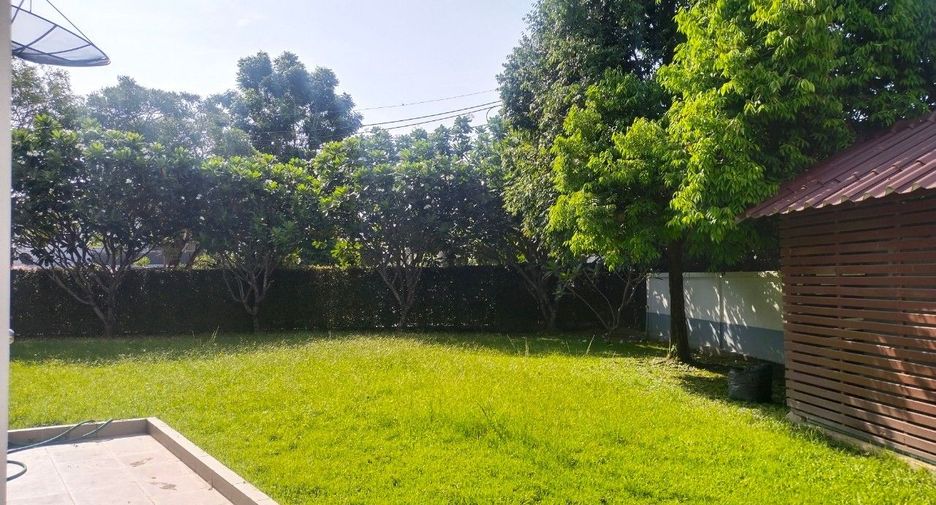 For sale 4 bedrooms house in Mueang Chiang Mai, Chiang Mai