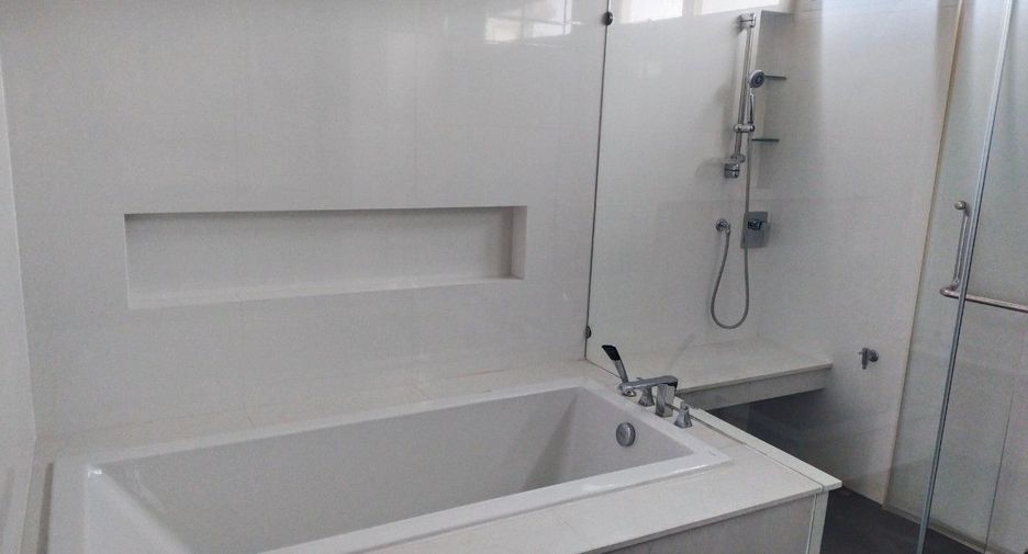 For sale 4 bedrooms house in Mueang Chiang Mai, Chiang Mai