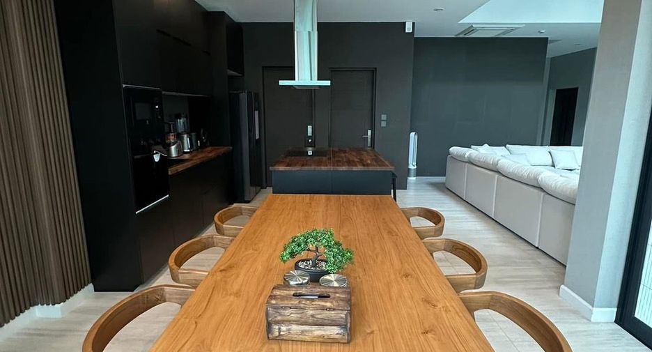 For rent 4 bedrooms house in Saphan Sung, Bangkok