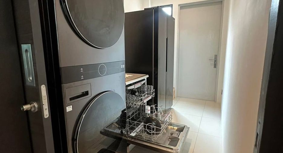 For rent 4 bedrooms house in Saphan Sung, Bangkok