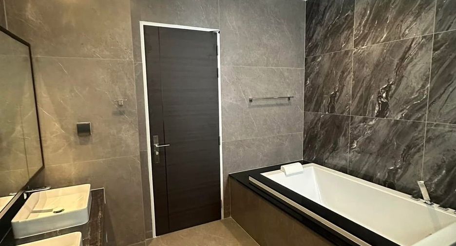 For rent 4 bedrooms house in Saphan Sung, Bangkok