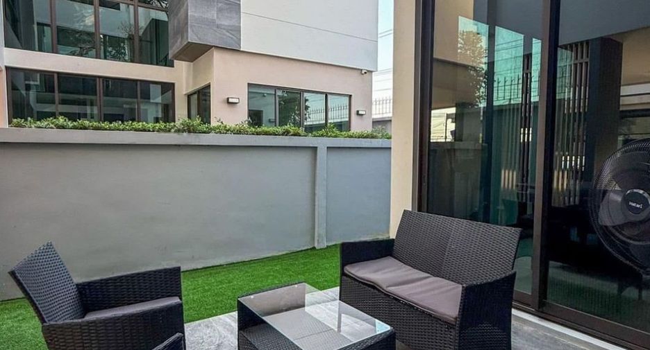 For rent 4 bedrooms house in Saphan Sung, Bangkok