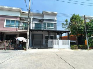For sale 3 Beds townhouse in Lam Luk Ka, Pathum Thani