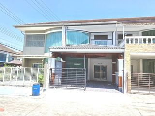 For sale 3 bed townhouse in Lat Krabang, Bangkok
