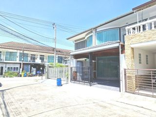 For sale 3 bed townhouse in Lat Krabang, Bangkok
