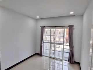 For sale 3 bed townhouse in Lat Krabang, Bangkok