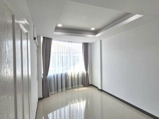 For sale 3 bed townhouse in Lat Krabang, Bangkok