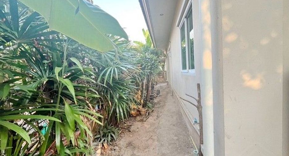 出租 3 卧室 独立屋 在 Si Racha, Chon Buri