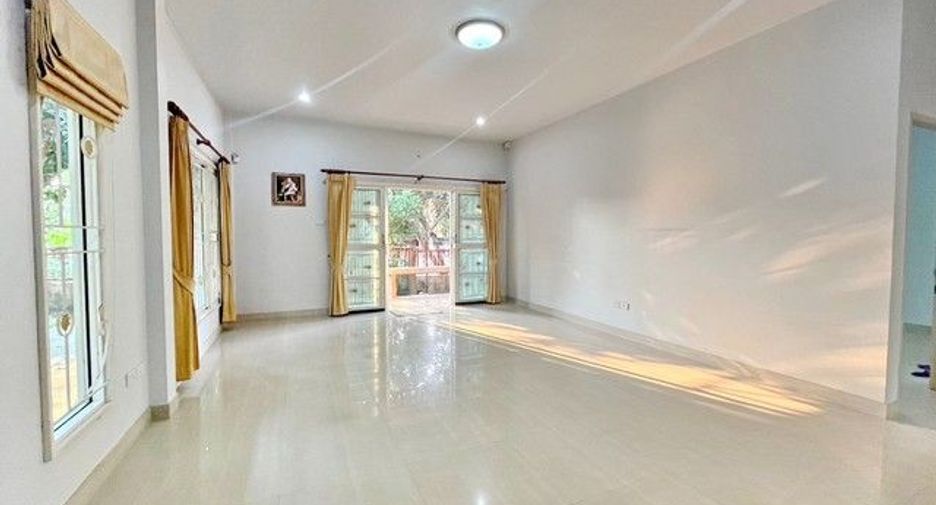 出租 3 卧室 独立屋 在 Si Racha, Chon Buri