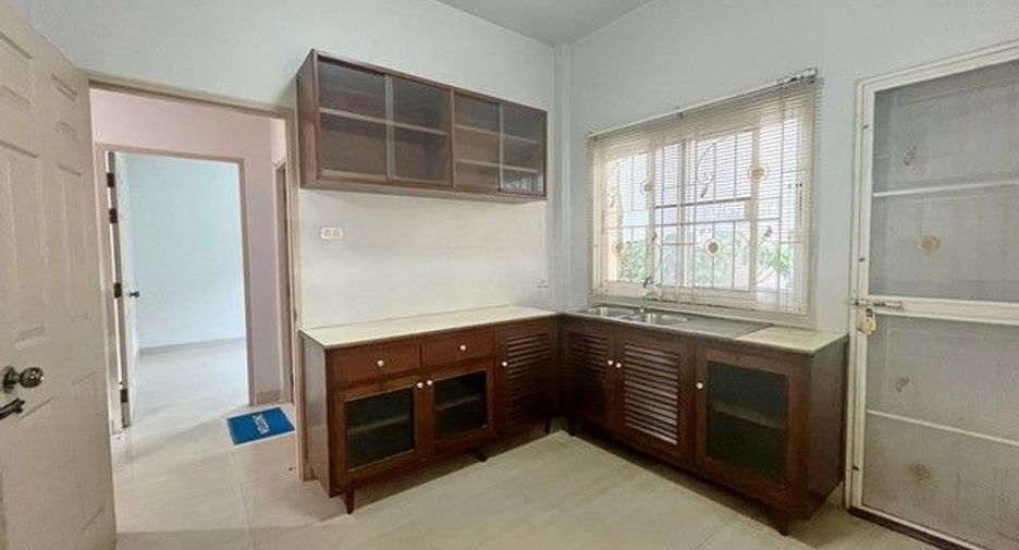 出租 3 卧室 独立屋 在 Si Racha, Chon Buri