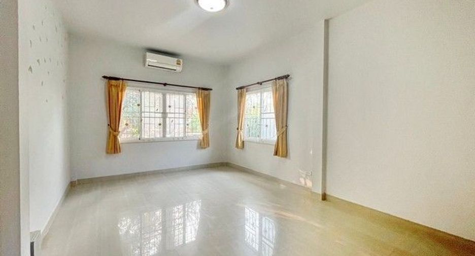 出租 3 卧室 独立屋 在 Si Racha, Chon Buri