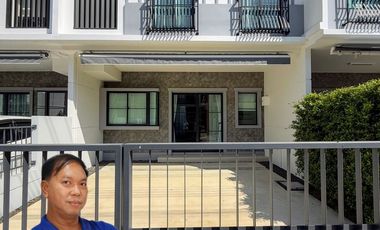 For rent 3 bed townhouse in Bang Phli, Samut Prakan