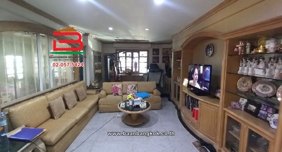 For sale 9 bedrooms house in Mueang Samut Prakan, Samut Prakan