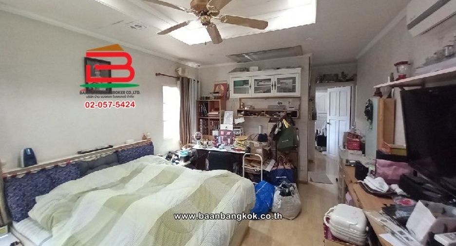 For sale 9 bedrooms house in Mueang Samut Prakan, Samut Prakan