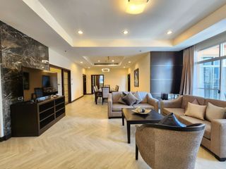 À louer 3 chambres appartement avec services à Khlong Toei, Bangkok